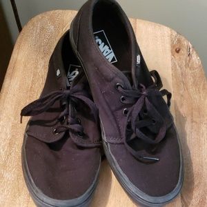 EUC unisex classic Vans sneakers